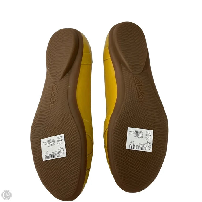 Shoes Flats By Clarks In Yellow, Size: 7